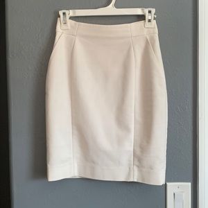 Forever 21 size 4 white pencil skirt with pockets
